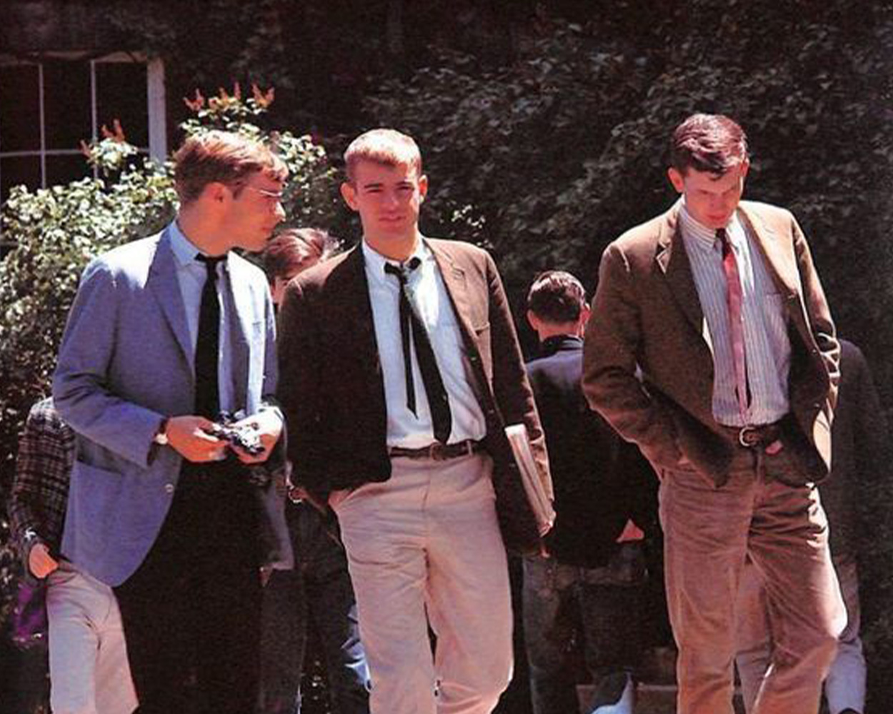 Students wearing corduroy jackets and trousers representing autumn Ivy Style on campus