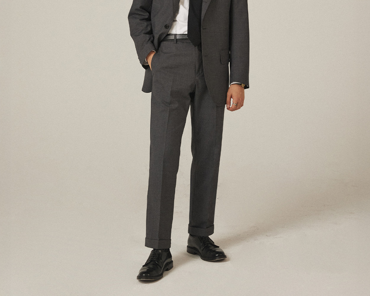 Pipe-stem trousers with slim straight fit defining Ivy Style balance