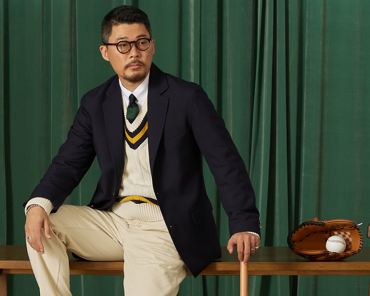 Renacts’ modern reinterpretation of the classic navy blazer with gold buttons