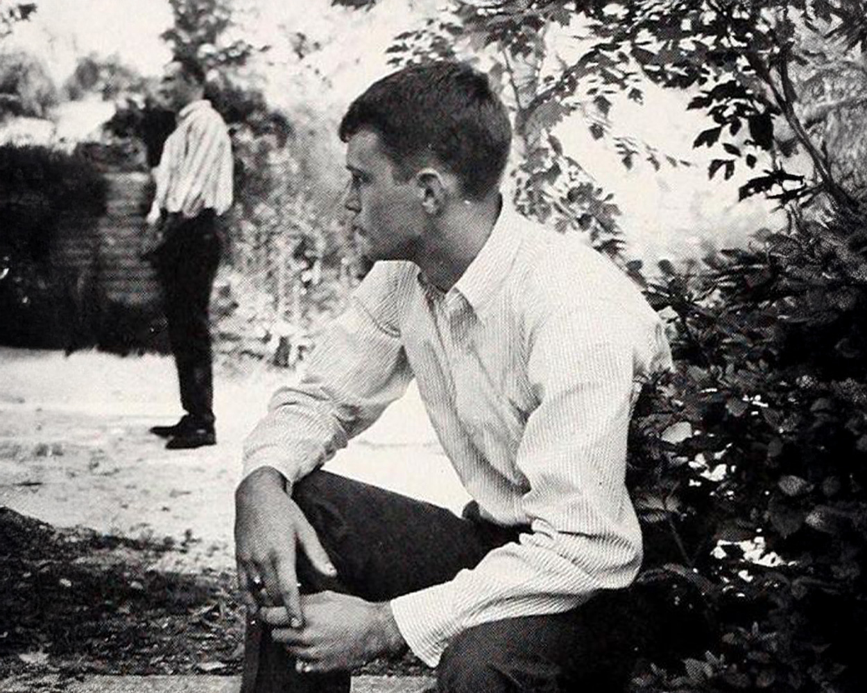 Historical contrast between postwar Ivy Style and 1980s Preppy fashion