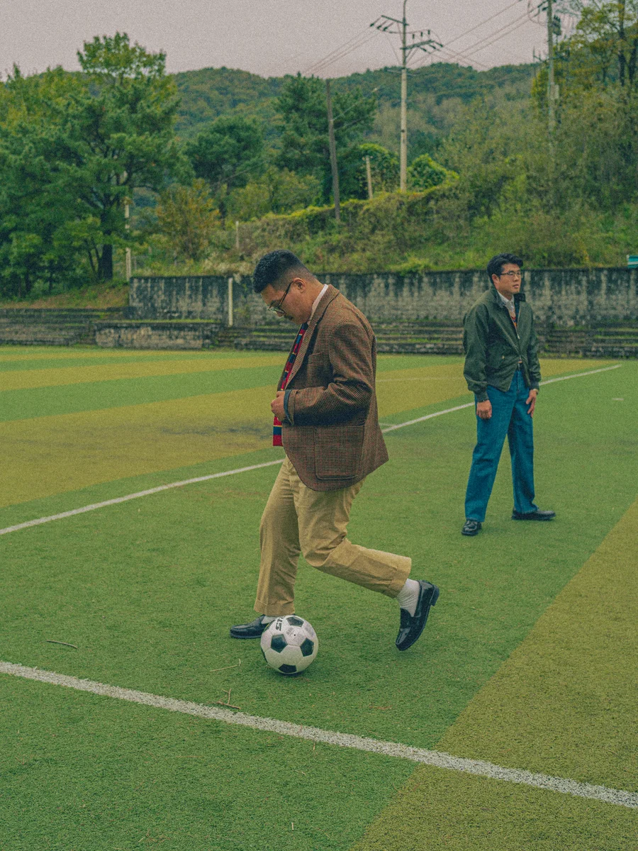 A 1960s student wearing a four-in-hand tie with a sack jacket, showing the Ivy League tie tradition at its peak