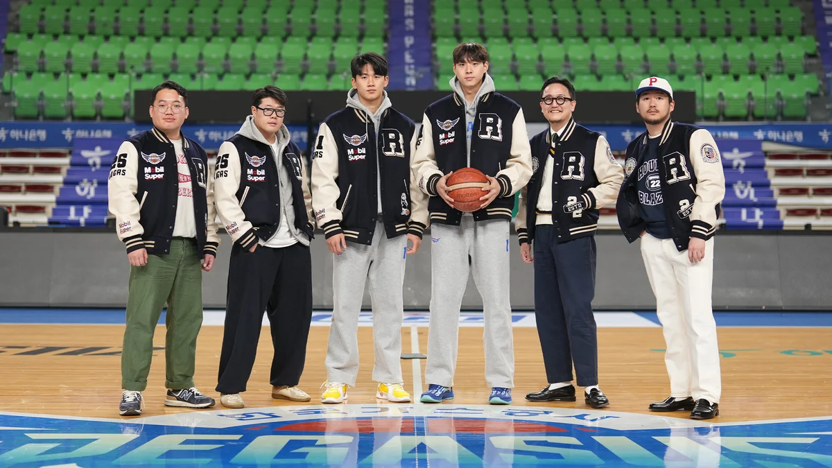 Seoul trad style anorak layered over chinos and a Shetland sweater for a Heavy Ivy look