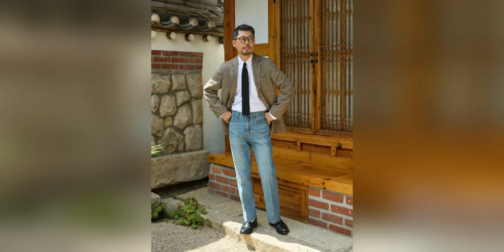 How to Wear a Knit Tie: Casual & Smart Outfit Ideas