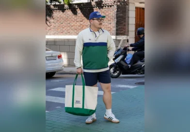 Anorak shorts outfit thumbnail — Renacts bicolor anorak, navy shorts, Polo Ralph Lauren canvas tote, Adidas Samba on a Seoul side street