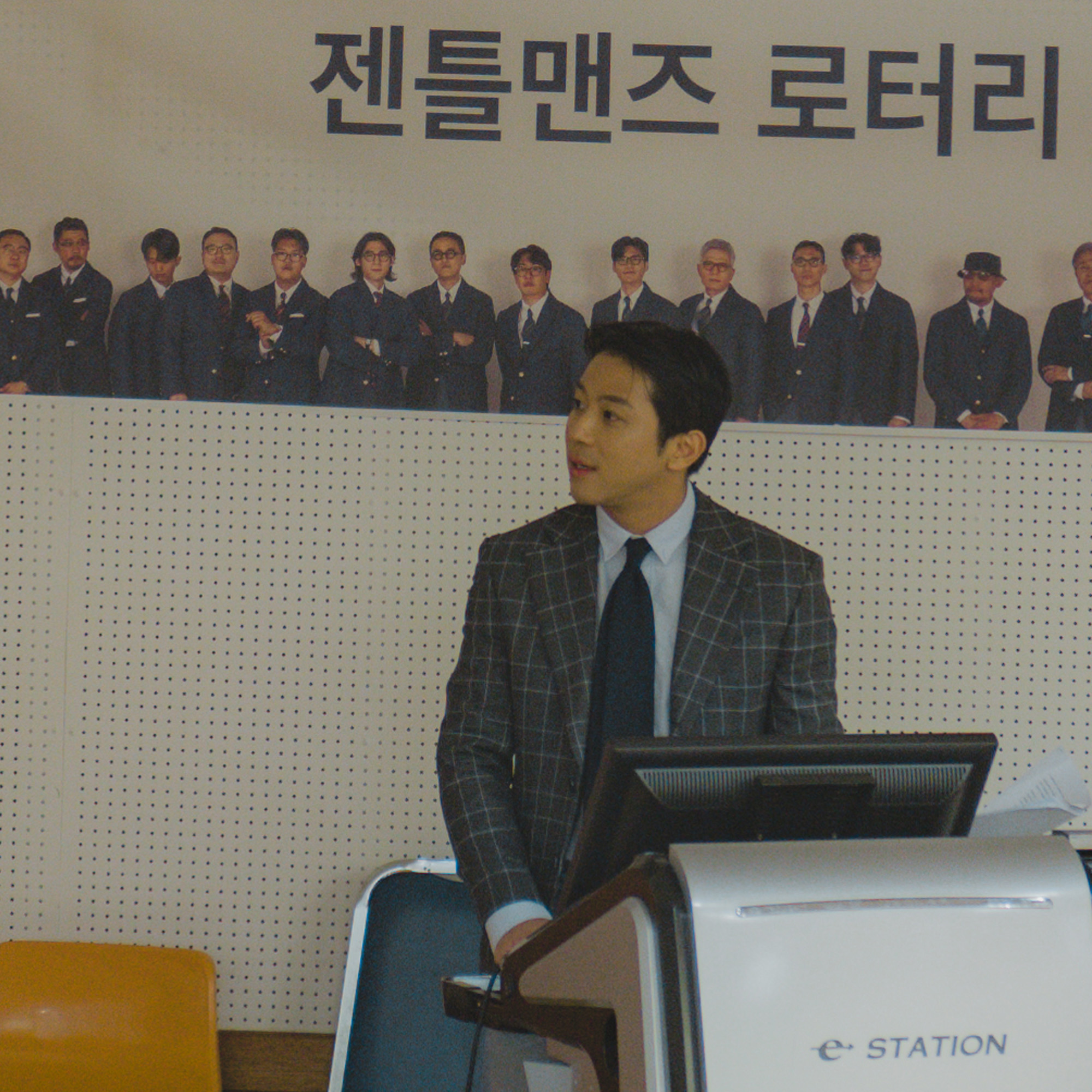 A member in a checked jacket taking part in the career lecture.