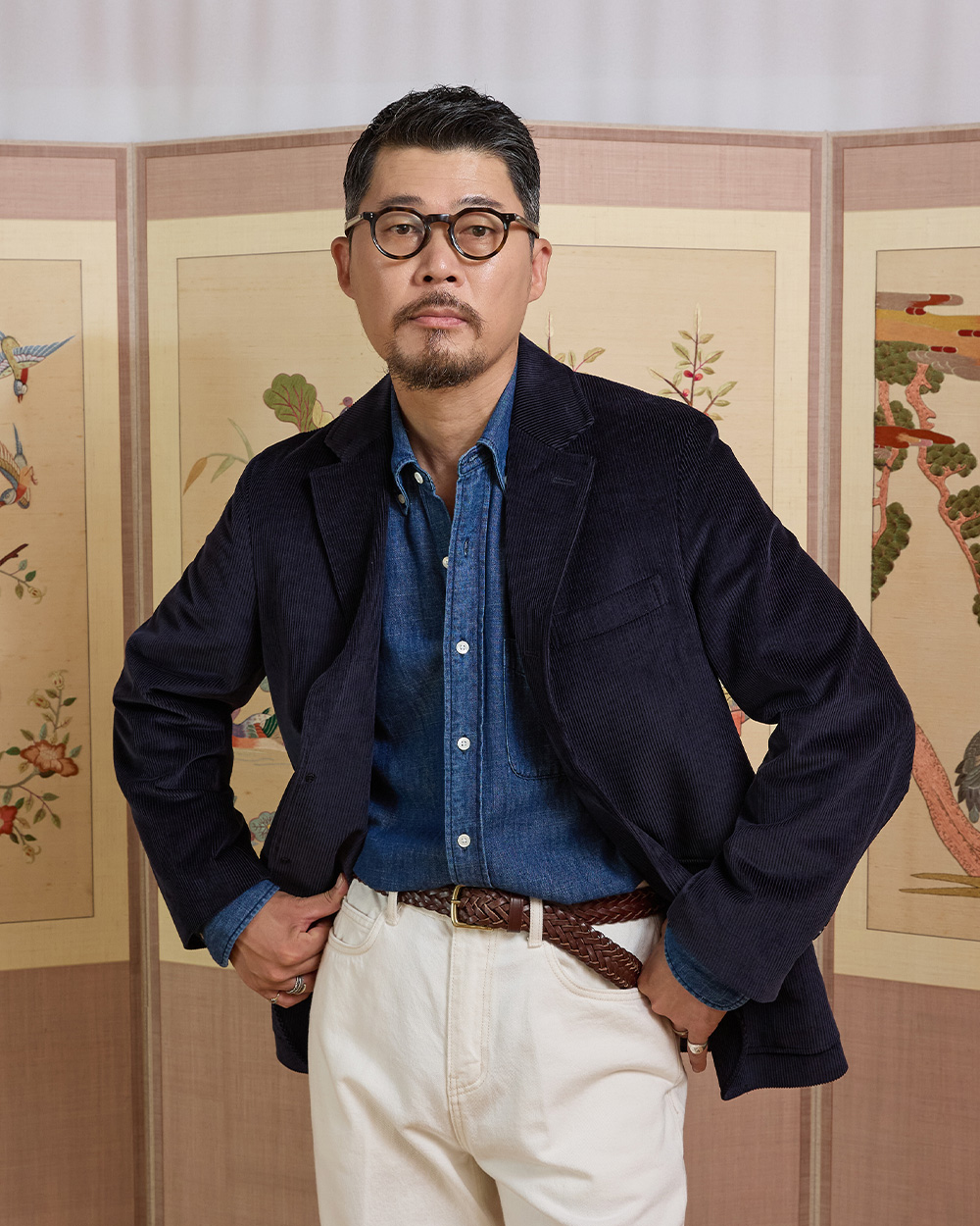 sport coat fabrics: navy wide-wale corduroy sack cut blazer worn open over a chambray button-down shirt with cream jeans, showing corduroy as a casual autumn sport coat fabric